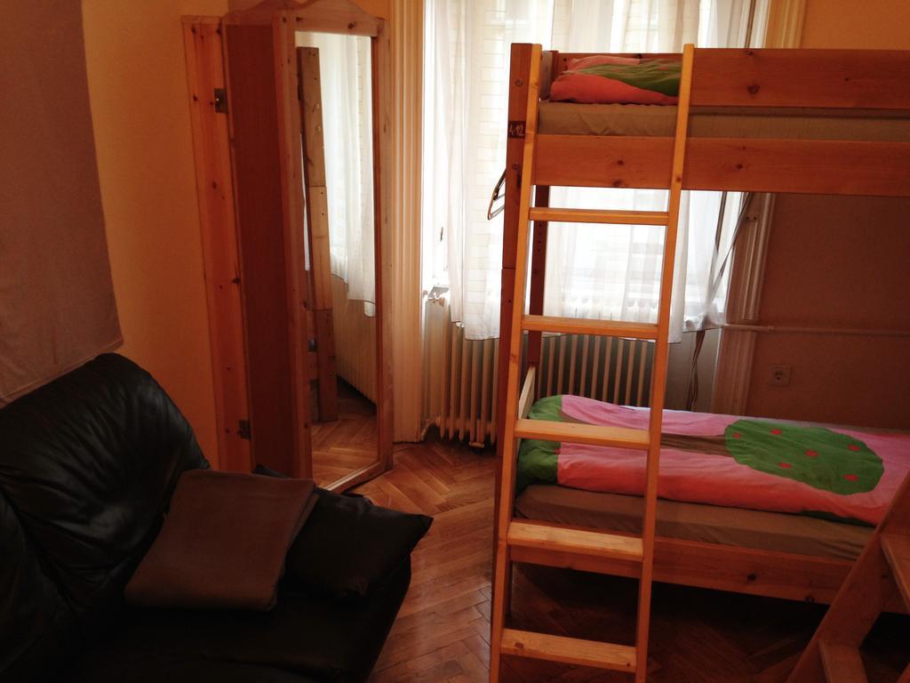 Yolo Hostel Budapesta Cameră foto