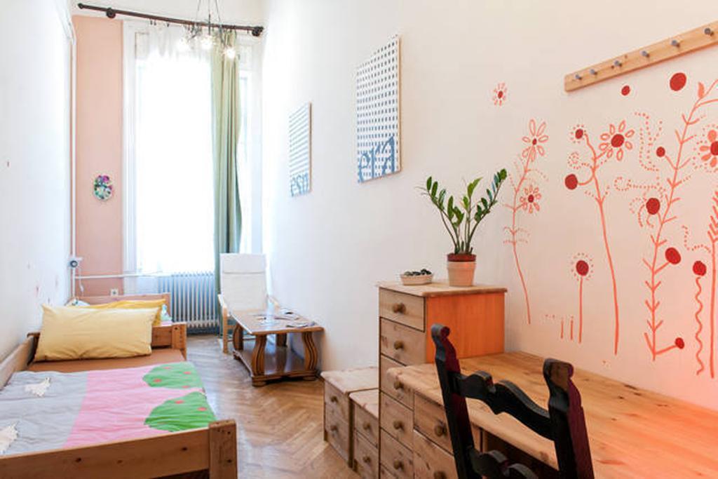 Yolo Hostel Budapesta Exterior foto