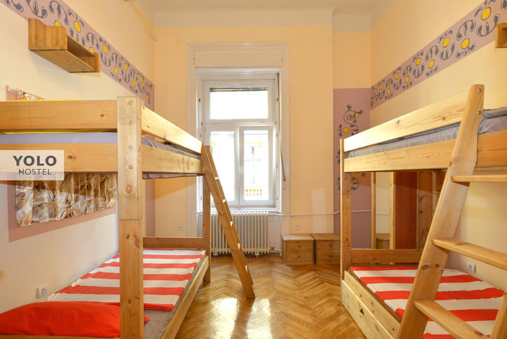 Yolo Hostel Budapesta Exterior foto