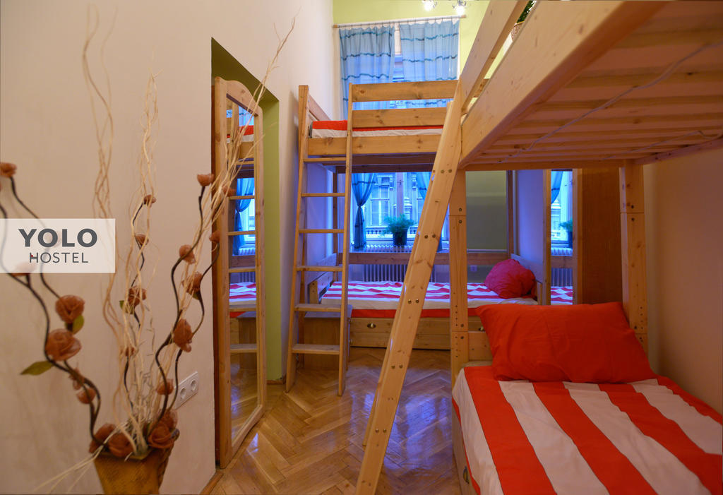 Yolo Hostel Budapesta Exterior foto